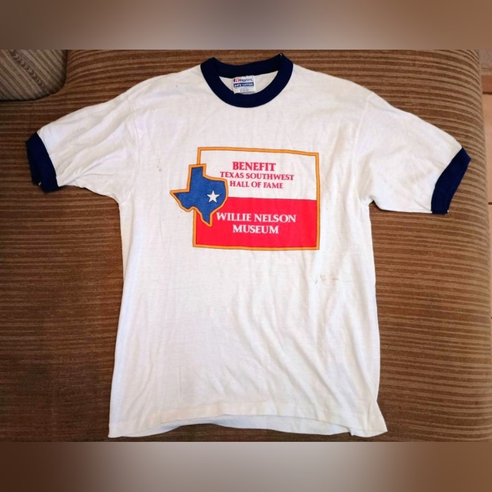 White Willie Nelson T-Shirt with Texas Graphic Size Medium